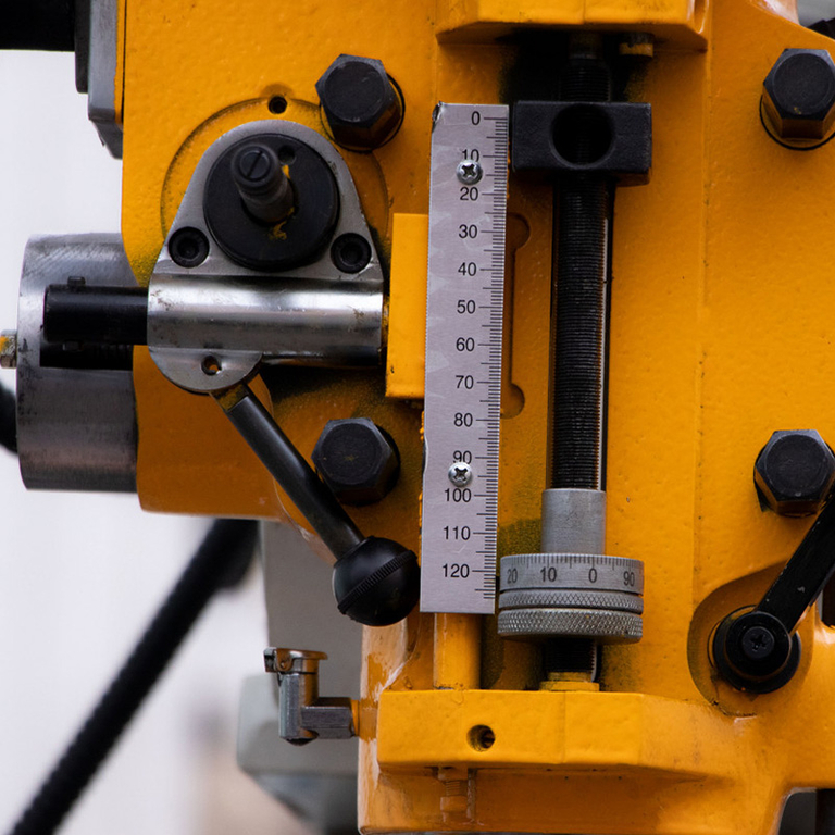 Фрезерный станок с УЦИ Visprom FHX-55PD